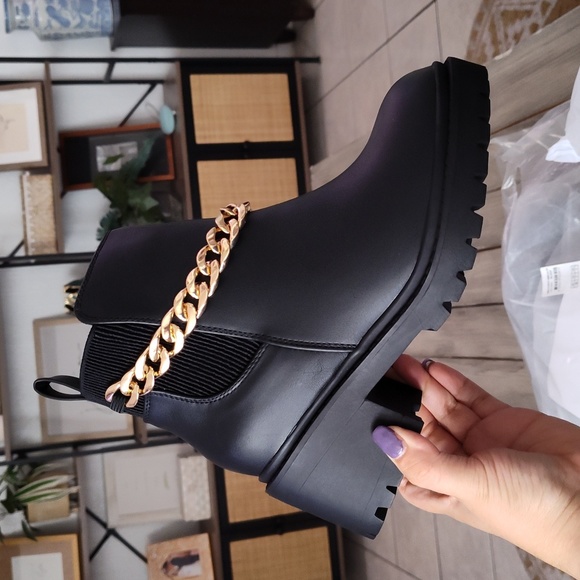 NEW AMELIA CHAIN ANKLE BOOT BY AVENUE IN BLACK (WIDE WIDTH) - Picture 8 of 12